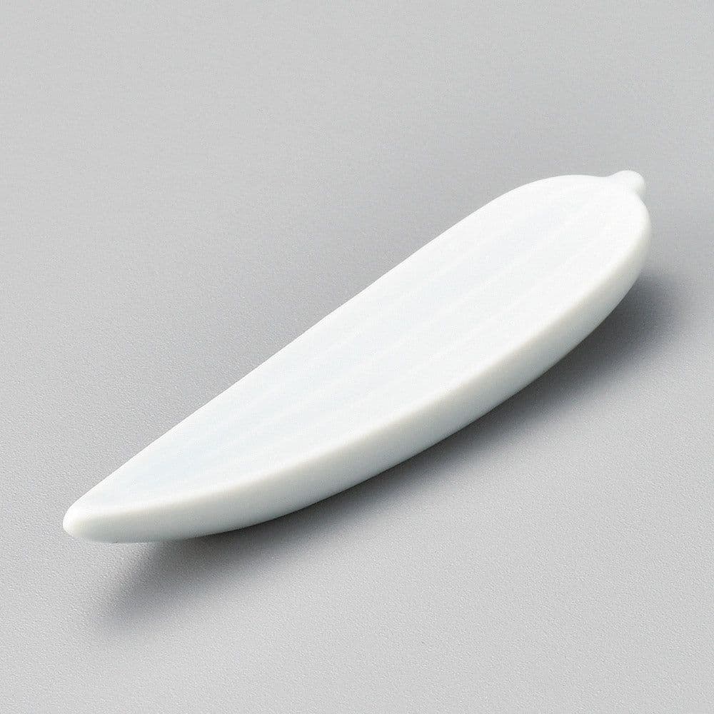 Bamboo leaf-shaped chopstick rest