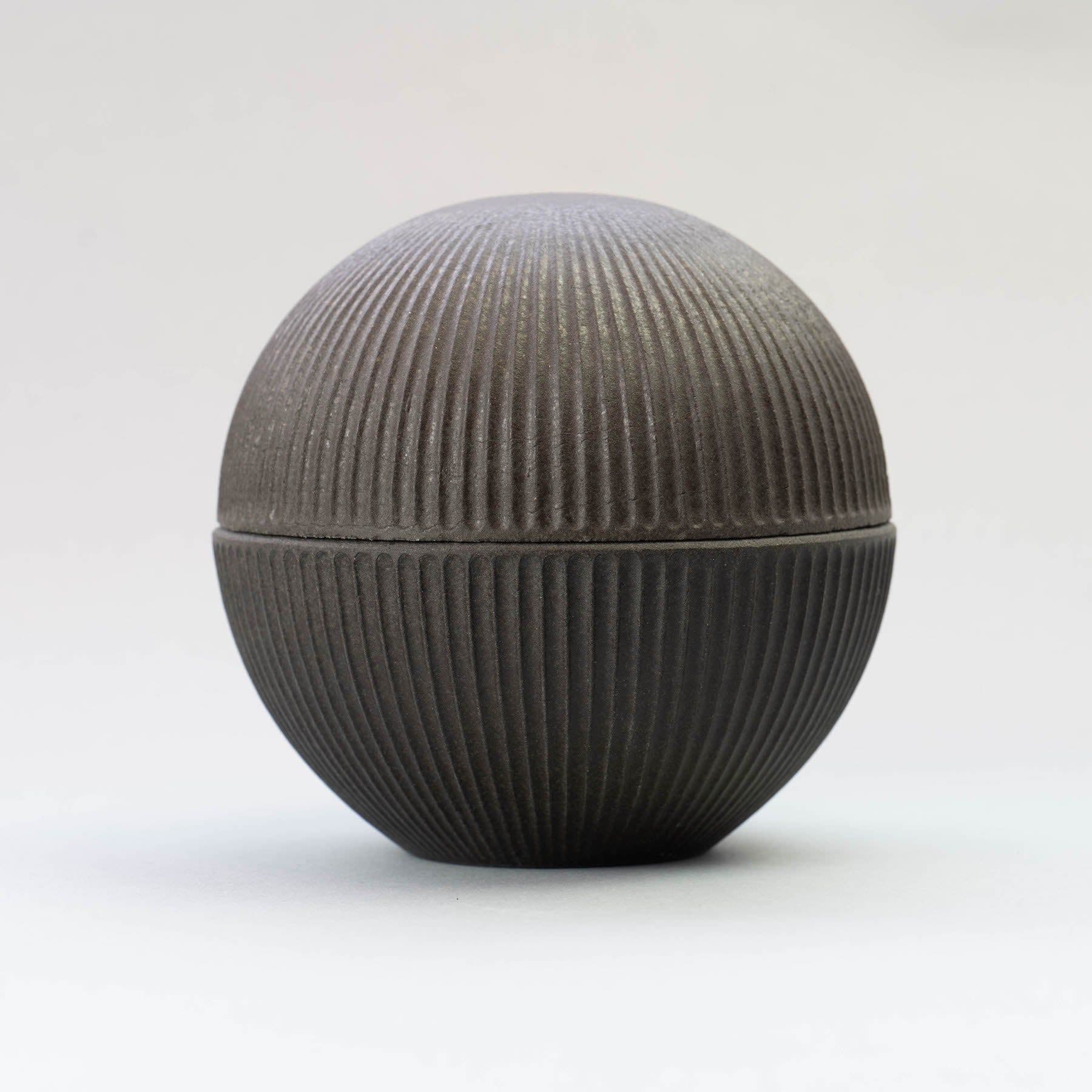 KOKUTAN Shinogi Lidded Bowl