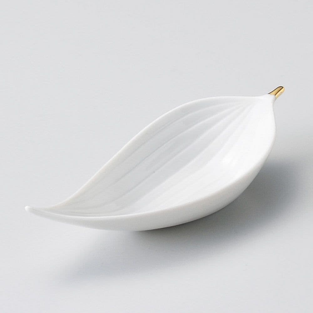Bamboo leaf-shaped Mino ware plate